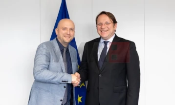 Вархеји: ЕУ поддржува целосна имплементација на заедничкиот пазар на Западен Балкан