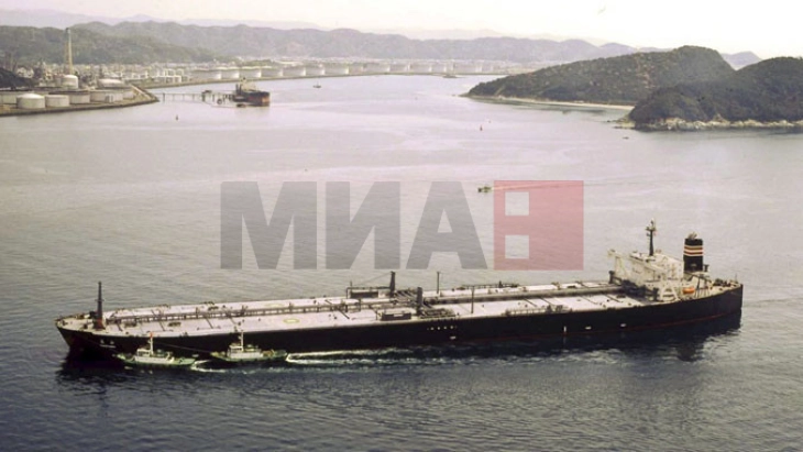 Се преврте танкер во Јапонија, пет членови на екипажот се водат за исчезнати