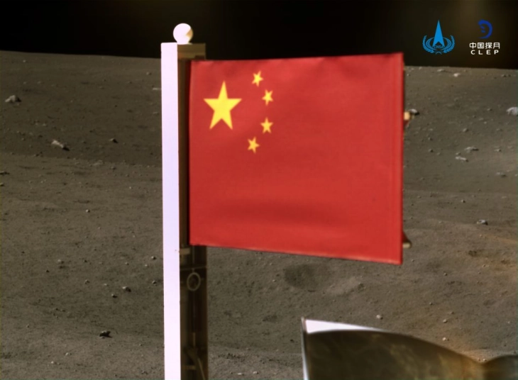 Кина лансираше сателит за коминикација меѓу Земјата и Месечината