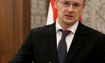 Sijarto: Hungaria nuk do t'i bashkohet nismës çeke për blerjen e municionit për Hungarinë