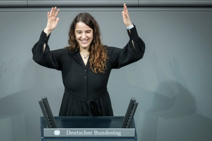 Германскиот парламент ја доби првата глува пратеничка