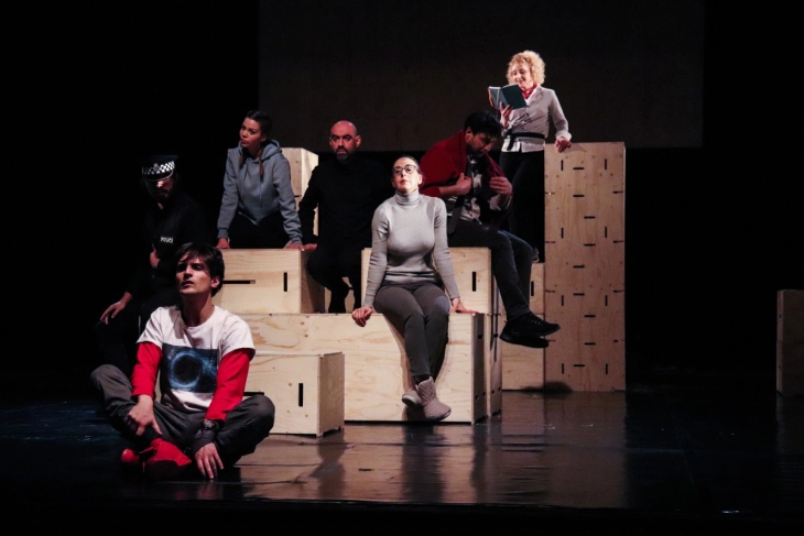 Драмски театар Скопје гостува во Велес со претставата „Чудна случка со кучето во ноќта“