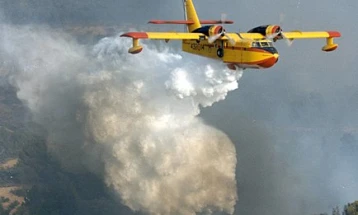 Грција одобри купување седум противпожарни авиони од Канада