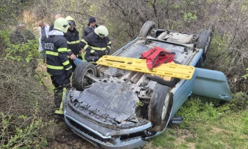 Lëndohet një person në aksidentin në Drenovë të Kavadarit, nxirret me ndihmën e zjarrfikësve