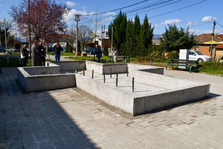Се гради фонтана на плоштадот во село Драчево