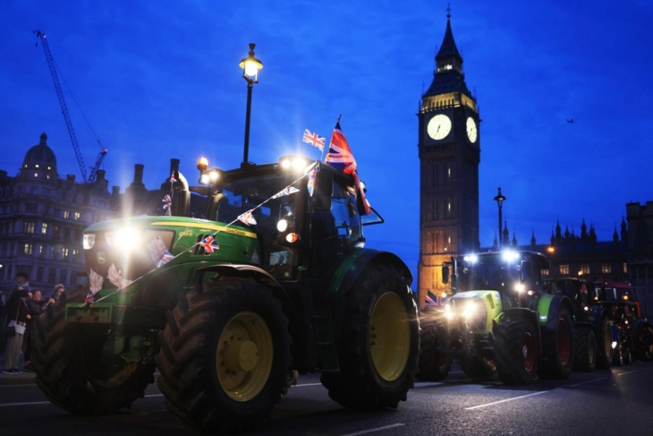 Британските фармери со трактори протестираа пред Парламентот во Лондон