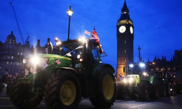 Британските фармери со трактори протестираа пред Парламентот во Лондон
