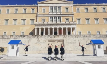 ПАСОК денеска се очекува да достави предлог до Парламентот за гласање недоверба на грчката Влада