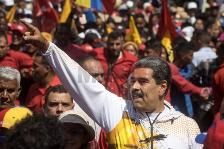 Мадуро ја поднесе својата претседателска кандидатура, неговата ривалка не успеа