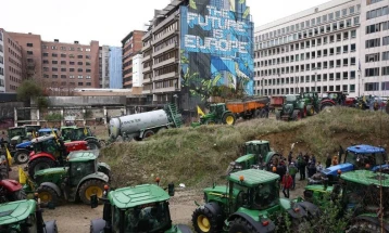 Белгиската полиција употреби солзавец и водени топови на протестите на земјоделците во Брисел  