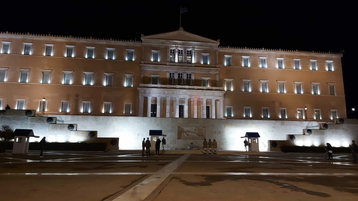 Четири грчки опозициски партии доставија предлог за гласање недоверба на Владата на Мицотакис