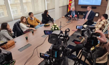 Mickoski presents VMRO-DPMNE’s economic program at Economic Chamber, Azeski says business won’t be fooled by political elites