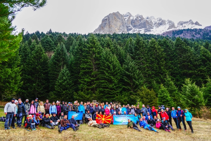 Планинарскиот клуб Љуботен од Тетово одбележа 99 години постоење со тура до Лешница