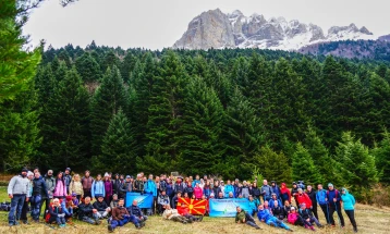 Планинарскиот клуб Љуботен од Тетово одбележа 99 години постоење со тура до Лешница