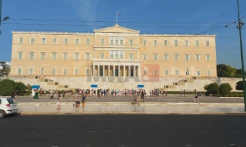 Грчкиот Парламент вечерва ќе гласа за предлогот на опозицијата за гласање недоверба на Владата на Мицотакис