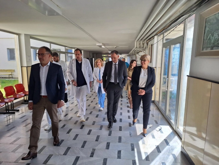 Демири и Манолева: Болницата „Св.Еразмо“ во Охрид пример за вложувања во нова опрема и зајакнување на кадарот