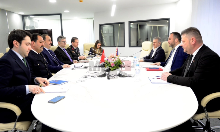 Takim i ministrit të Punëve të Brendshme, Pançe Toshkovski dhe zëvendësministrit Nazim Bushi me ambasadorin e sapoemëruar të Republikës së Turqisë, Fatih Ulusoj