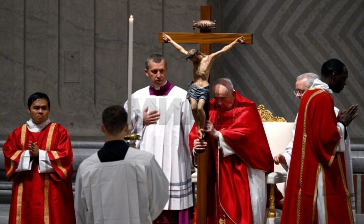 Папата одржа богослужба за Велики петок