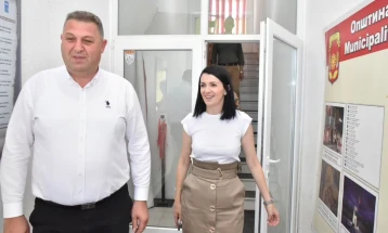Костадиновска-Стојчевска, Тренчевска и Бојмацалиев во работна посета на Општина Кривогаштани