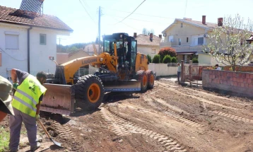 Се реконструираат улици во кумановското село Проевце