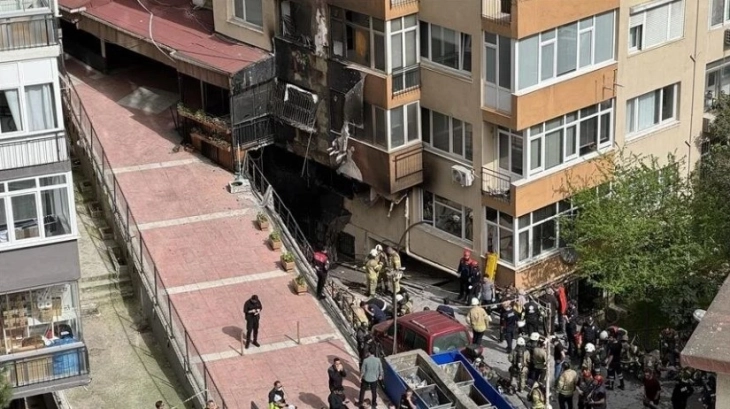 Најмалку 15 лица загинаа во пожар во Истанбул