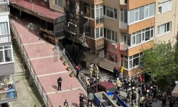 Të paktën 15 persona kanë humbur jetën si pasojë e zjarrit në Stamboll