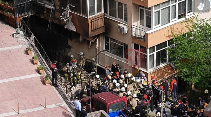 Расте бројот на загинати во пожарот во Истанбул, издадени налози за апсење на пет лица