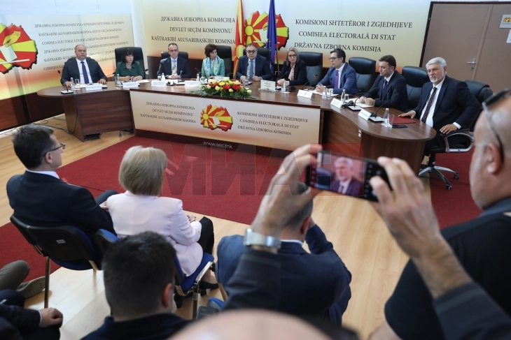 Kandidatët presidencialë e nënshkruan Kodin për zgjedhje të ndershme dhe demokratike, përveç Stevço Jakimovskit (PLT)