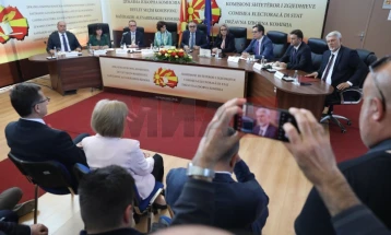 Kandidatët presidencialë e nënshkruan Kodin për zgjedhje të ndershme dhe demokratike, përveç Stevço Jakimovskit (PLT)