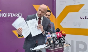 Krahu i Taravarit nga Aleanca për Shqiptarët do ta ankimojë vendimin gjyqësor për kontestin me vulat e partisë