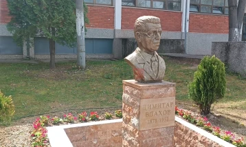 Откриена биста на борецот Димитар Влахов во штипското училиште „Димитар Влахов“