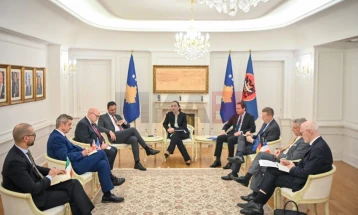 Ambasadorët e Kuintit në takim me krerët e lartë të Kosovës lidhur me anëtarësimin e Kosovës në KE