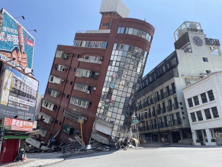 Ekipet e shpëtimit në Tajvan e vazhdojnë kërkimin pas 18 personave të zhdukur nga tërmeti