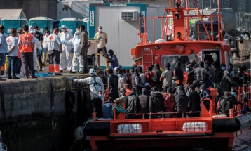 Valë e re e emigrantëve në Lampeduza - dje kanë arritur 670, ndërsa vetëm mbrëmë 333 persona