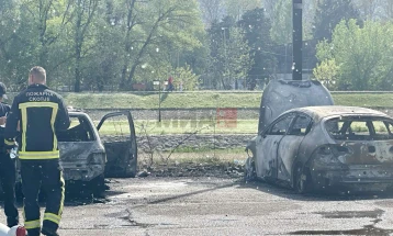 Изгаснат пожарот под Скопско кале, изгореа пет автомобили