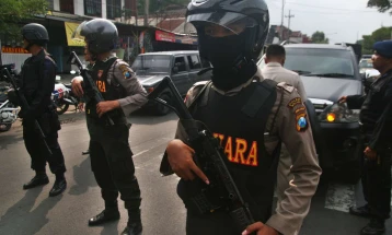 Најмалку 12 мртви во сообраќајна несреќа меѓу два минибуса и автобус во Индонезија