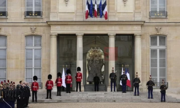 Француските и британските војници првпат заедно парадираа во Лондон и Париз
