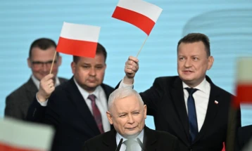 Полската конзервативна опозиција освои најмногу гласови на локалните избори, но владеачките либерали обезбедија контрола врз најмногу локални совети