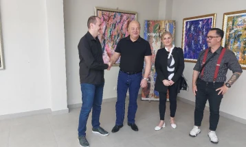 Професор Ѓорчев донира 12 уметнички дела на две јавни здравствени установи во Велес