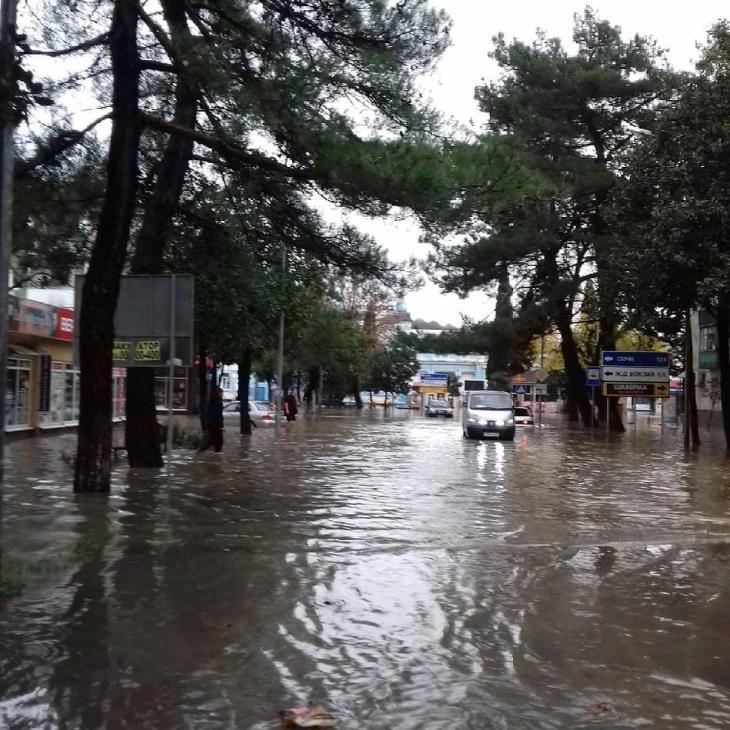 Mbi 6.000 banorë të rajonit rus Kirgistan janë avakuuar për shkak të përmbytjeve