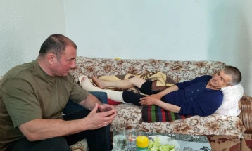 Директорот на ЦУК Ангелов го посети Цане Србиновски, жртва на напад од мечка на планината Мукос