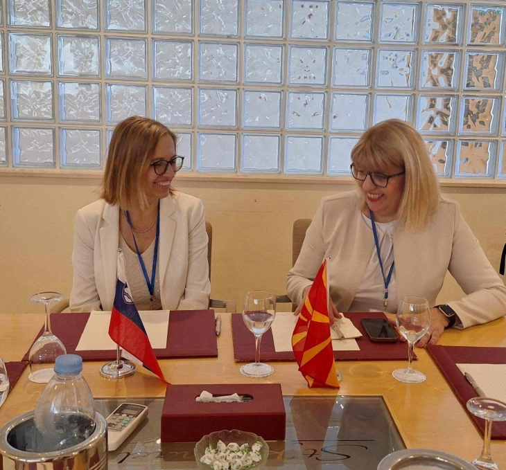 Манолева на билатерални средби со министрите за здравство на Словенија и Црна Гора