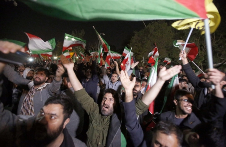 Иранците го славеа нападот врз Израел