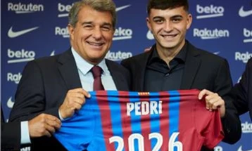 Педри сака да остане во Барселона
