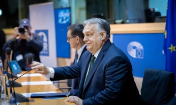 Орбан: Барателите на азил во ЕУ да останат надвор од неа додека не се донесе одлука
