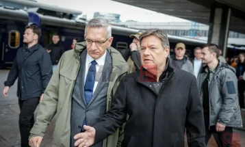 Германскиот вицеканцелар пристигна во Киев придружуван од деловна делегација