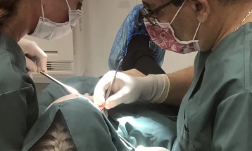 Успешна е денталната операција - транспозиција на нерв, извадена од врвен хируршки тим во приватна ординација во Скопје