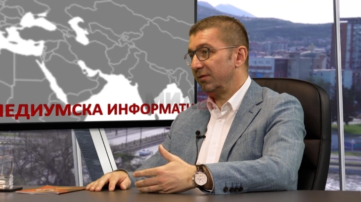 Mickoski për MIA-n: VMRO-DPMNE-ja do të ketë arrijë të konsolidojë 61 deputetë, preferojmë koalicion me opozitën shqiptare