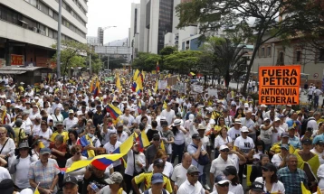 Во Колумбија протести против реформските планови на претседателот Петро