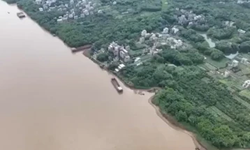 Најмалку 11 лица исчезнаа во поплавите во кинеската провинција Гуандонг